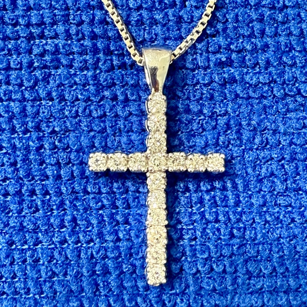 Elegant Diamond Cross Pendant with 18” Box Chain